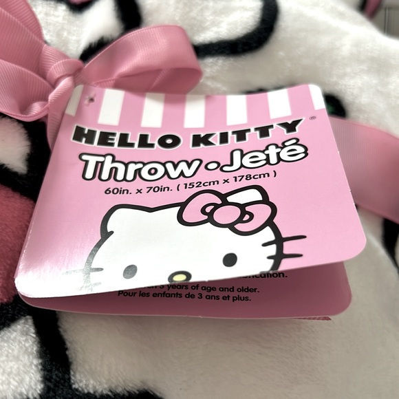 Hello Kitty NWT plush blanket - Picture 2 of 4